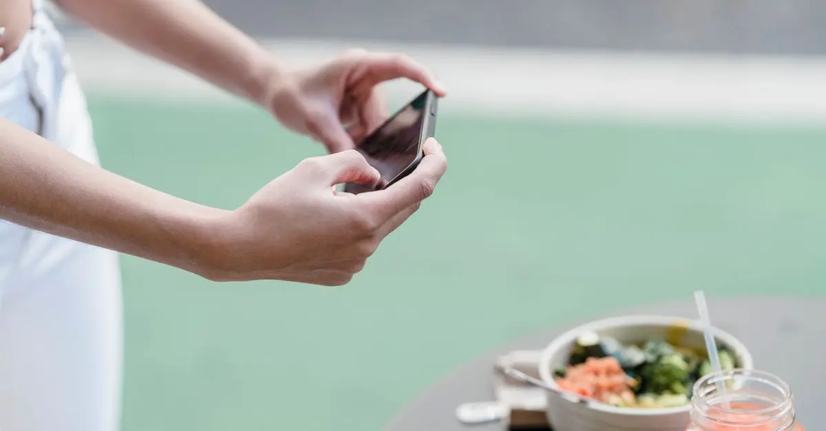 Comment lire des critiques de restaurants en voyage